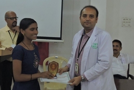 1_19.-Dr-Cyriac-Pappachan-distributes-certificate-and-trophy